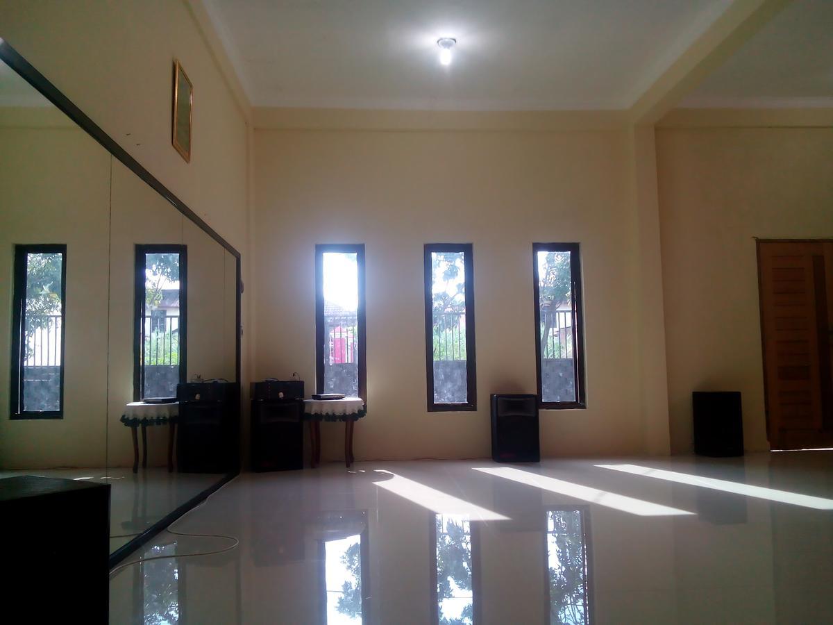Hôtel Pondok Cemara à Medan Extérieur photo