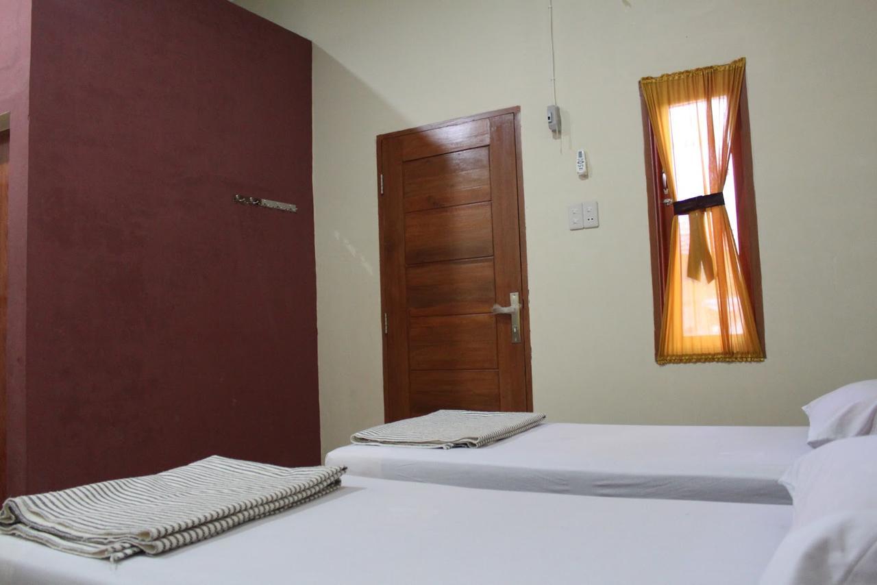 Hôtel Pondok Cemara à Medan Extérieur photo