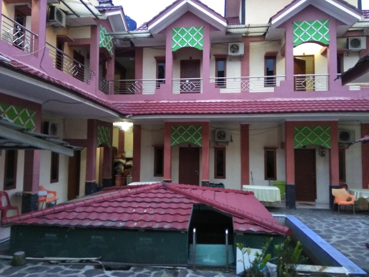 Hôtel Pondok Cemara à Medan Extérieur photo