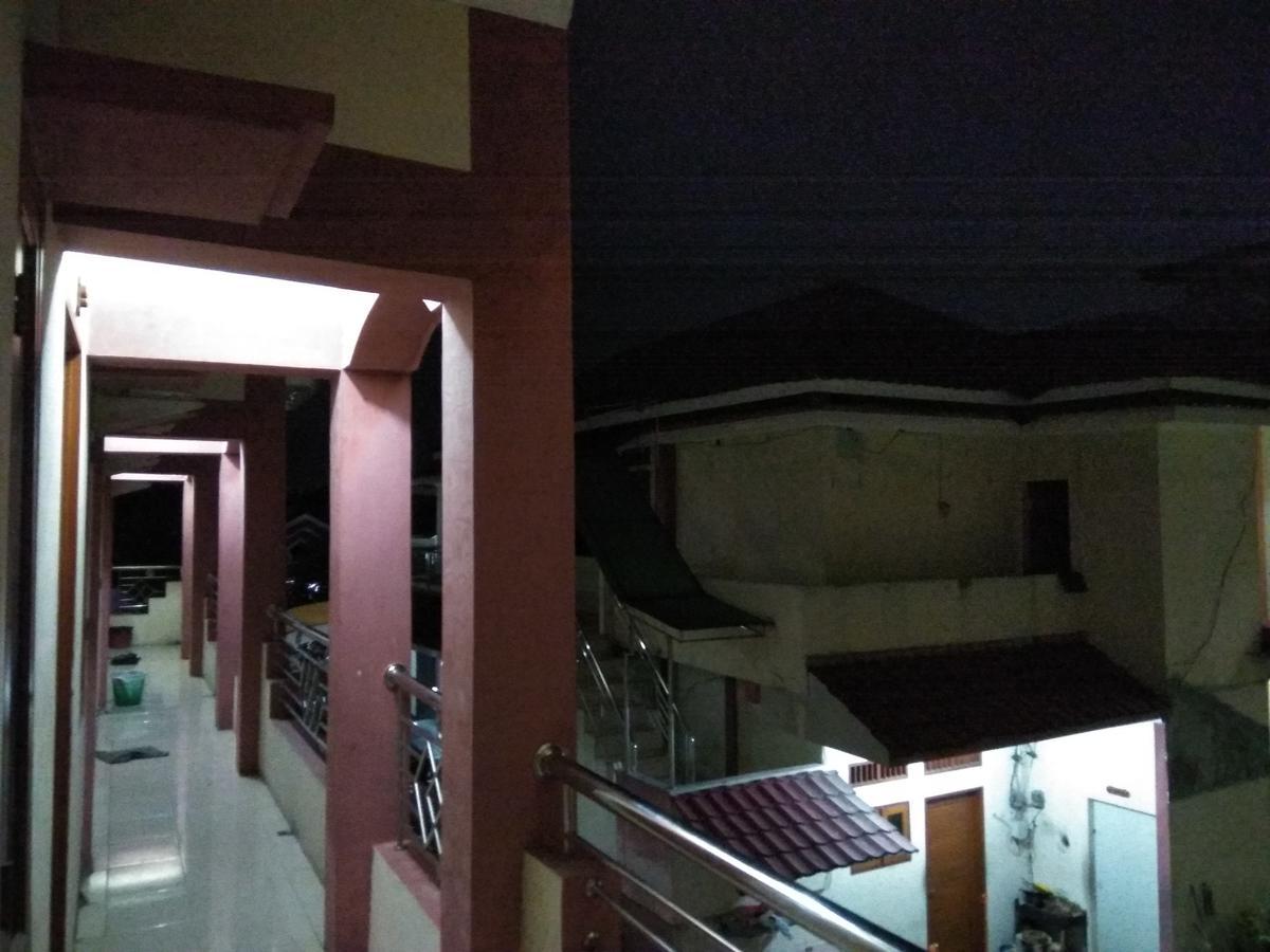 Hôtel Pondok Cemara à Medan Extérieur photo