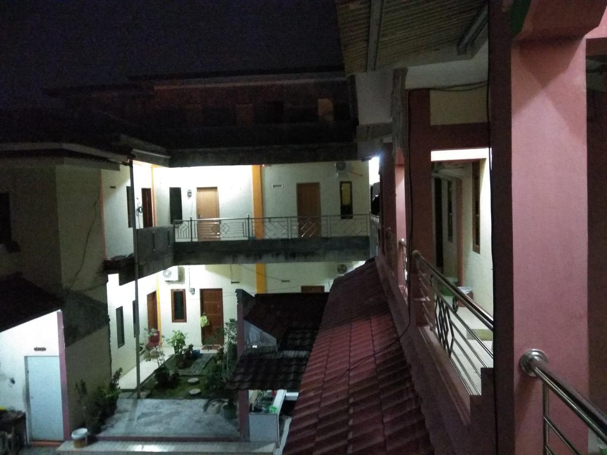 Hôtel Pondok Cemara à Medan Extérieur photo