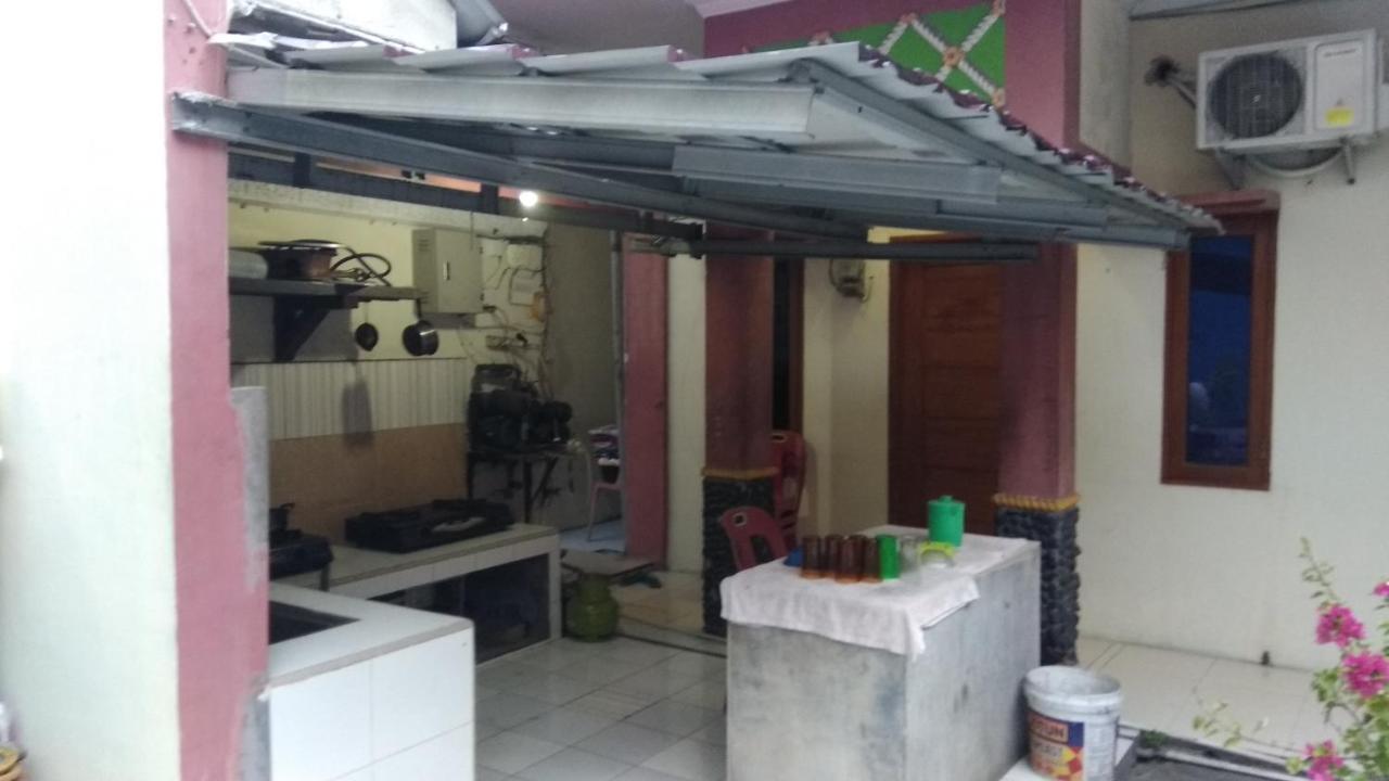 Hôtel Pondok Cemara à Medan Extérieur photo